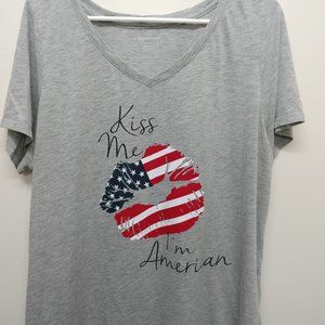 LANE BRYANT 4TH OF JULY FLAG  KISS ME IM AMERICAN  TSHIRT SIZE 14/16 WILL BUNDLE